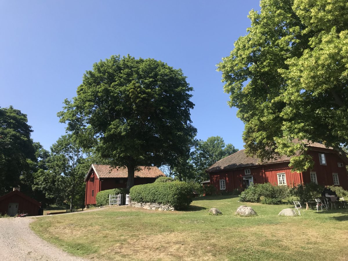 Historical Swedish house from the 1700. In Ekebo, on the island of Kållandsö near Läckö Castle you can visit this house with the concept Meet the Locals.